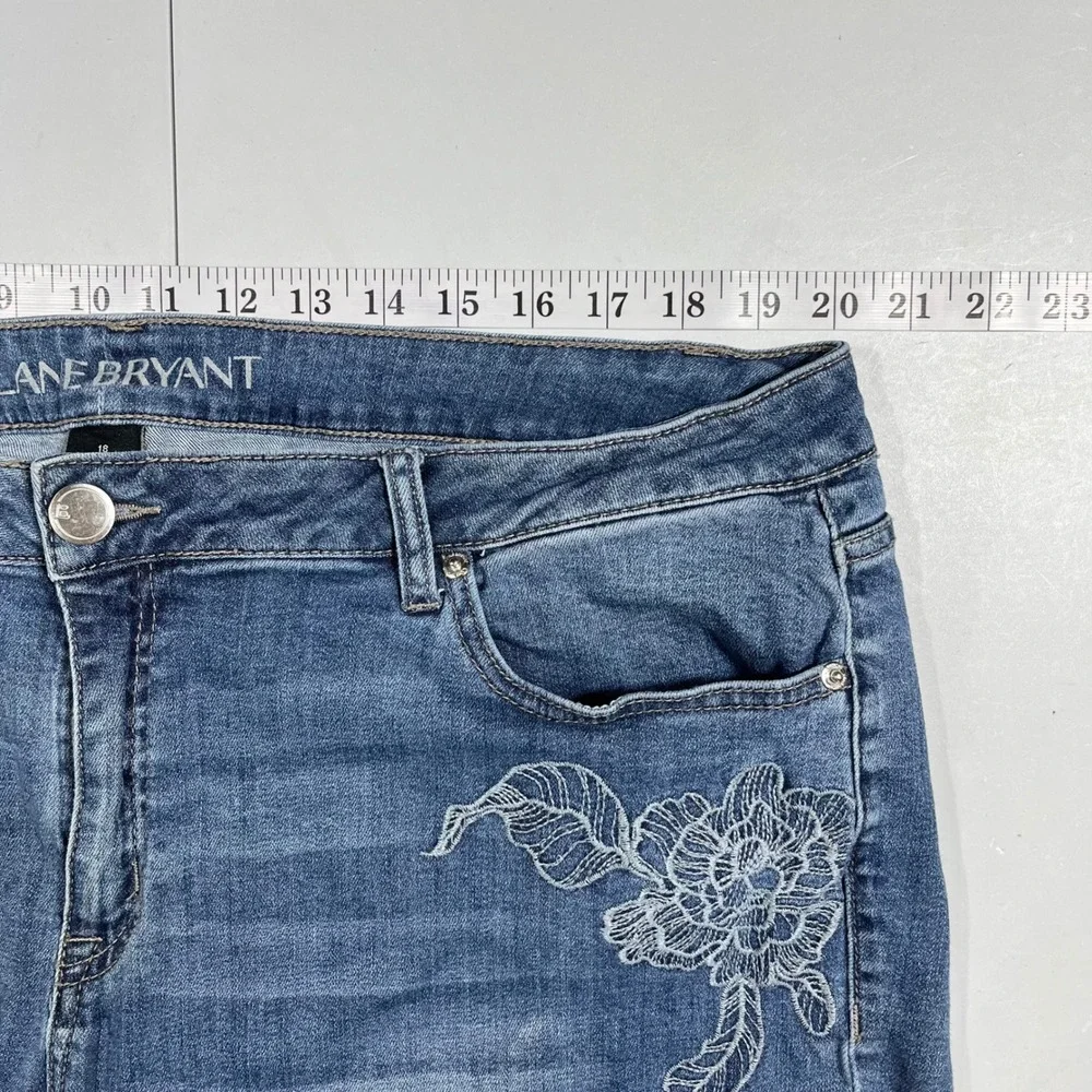 Lane Bryant Girlfriend Crop Capri Jeans Womens 18 Blue Denim Floral Embroidered